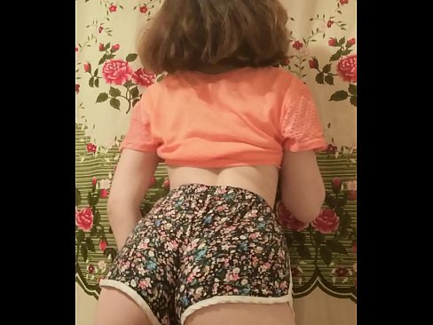 ❤️ Sexy mladá kočka svléká šortky před kamerou. ❌ Anal video u nás ☑